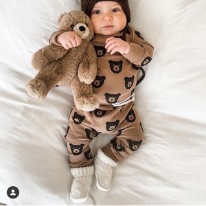 Cream cable knit booties, newborn baby in new condition